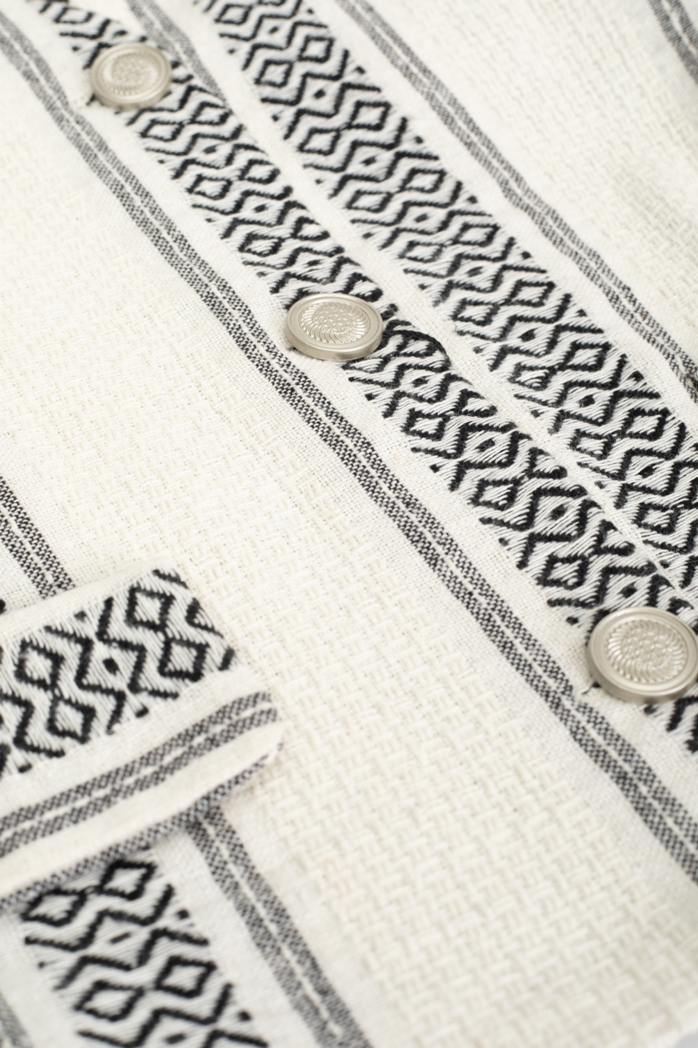 کت ژاکار - 2020 | برند پوشاک زنانه کالین | فروشگاه آنلاین خرید لباس،کیف و کفش کت ژاکار - 2020 - Image 4